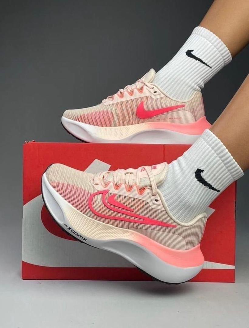Nike Women’s Zoom Fly 5 Running