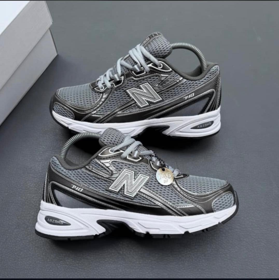 New Balance 740