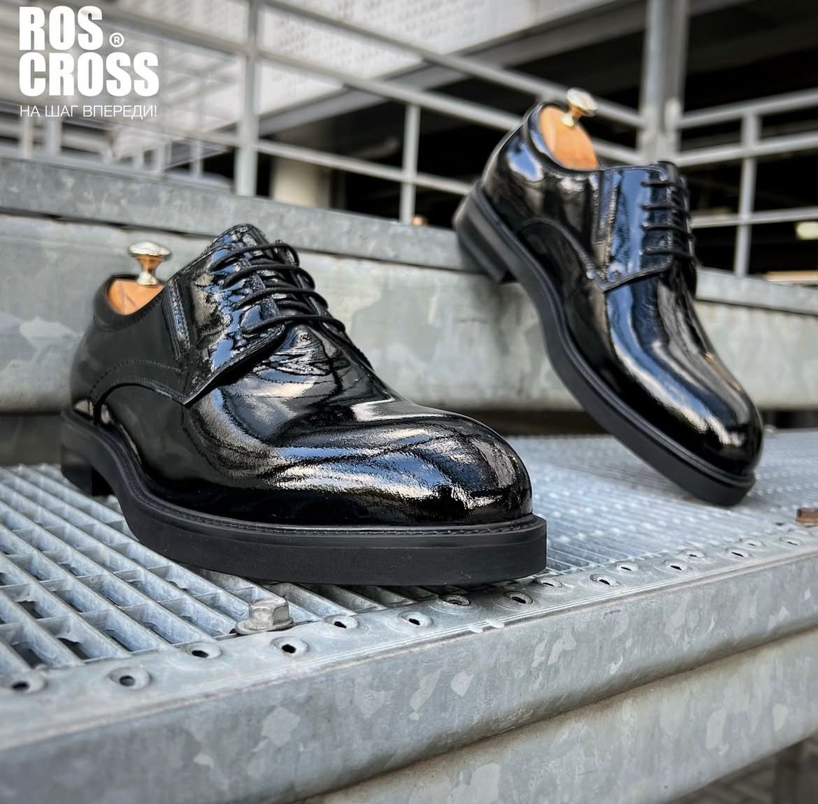 Ros.Cross patent leather